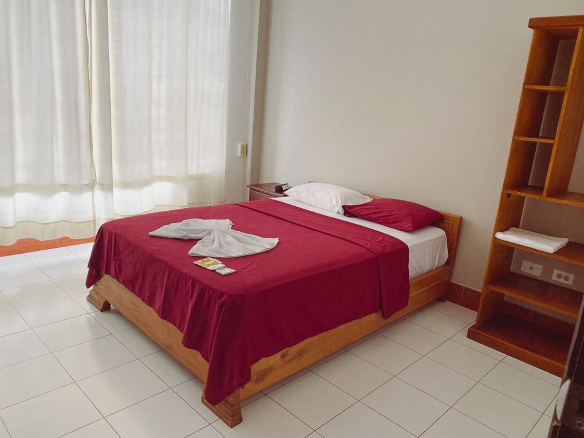 Hostal Casa Blanca Puerto Francisco de Orellana Buitenkant foto
