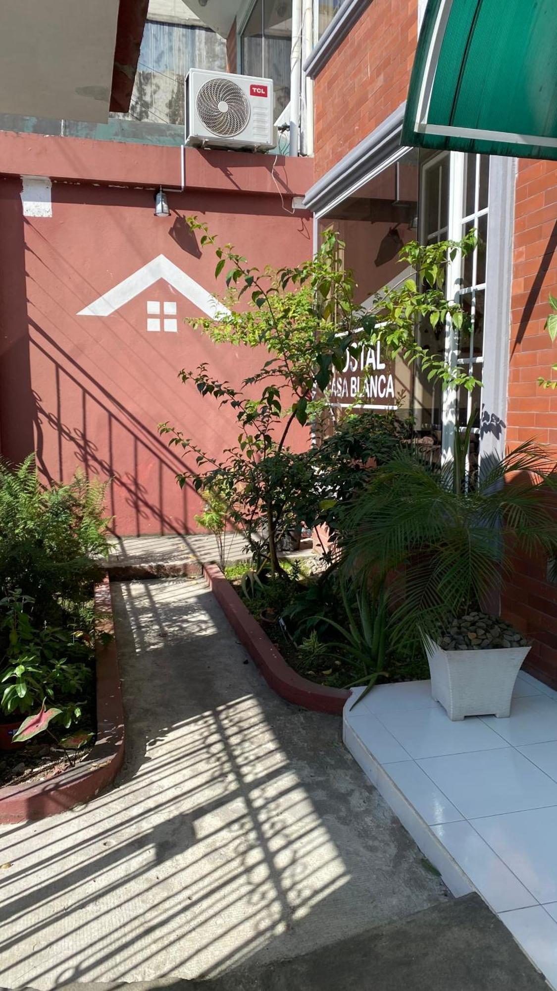Hostal Casa Blanca Puerto Francisco de Orellana Buitenkant foto